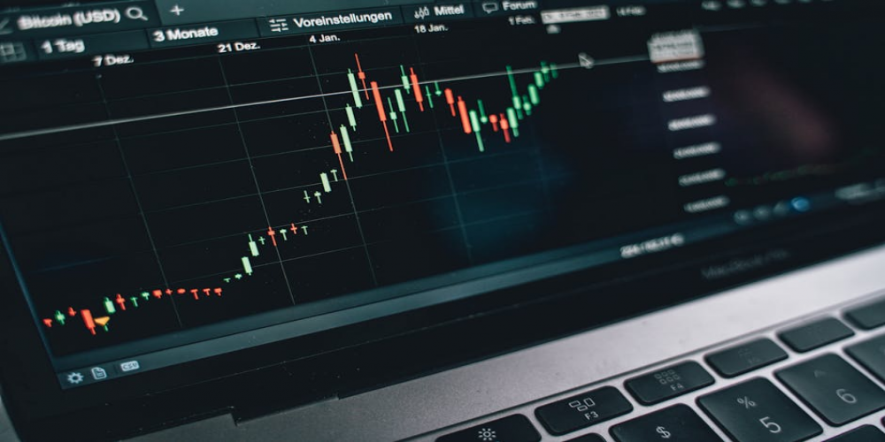 Eurostoxx Futures Signal Cautious European Open Following Wall Street's Record Surge