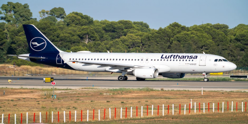 Lufthansa Pivots to AI, Announces 4,000 Job Reductions in Major Efficiency Drive